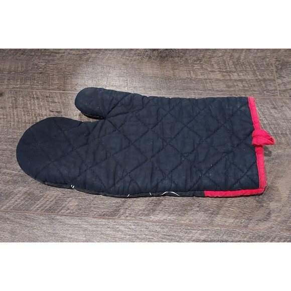 Oven Mitt Black & Red cotton fabric with Disney's classic Mickey Mouse - Picture 6 of 8